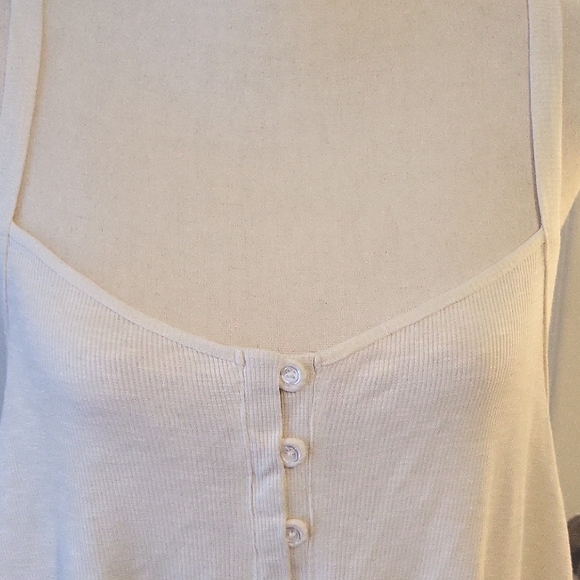 Jessica Simpson Cream Button-Down Women's Top - Picture 2 of 6